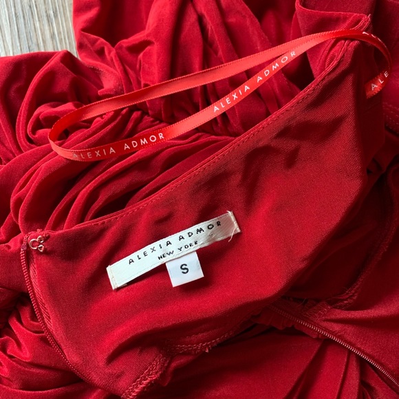 Fiery Red Alexia Admor Fitted Shoulder Dress - Picture 6 of 6
